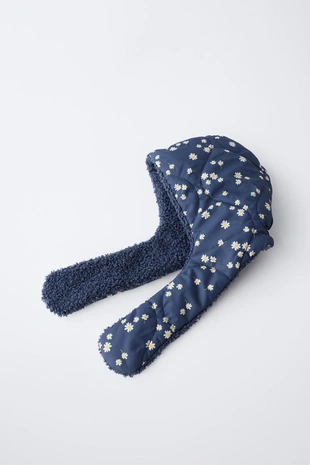 Стеганный капюшон с принтом ромашек- Заказать в России