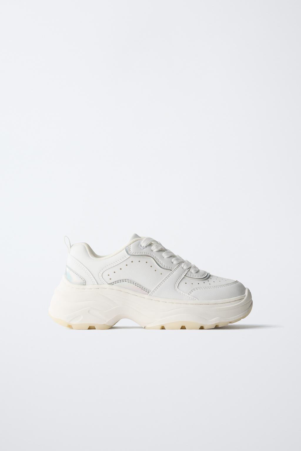 СПОРТИВНЫЕ КРОССОВКИ НА ОБЪЕМНОЙ ПОДОШВЕ