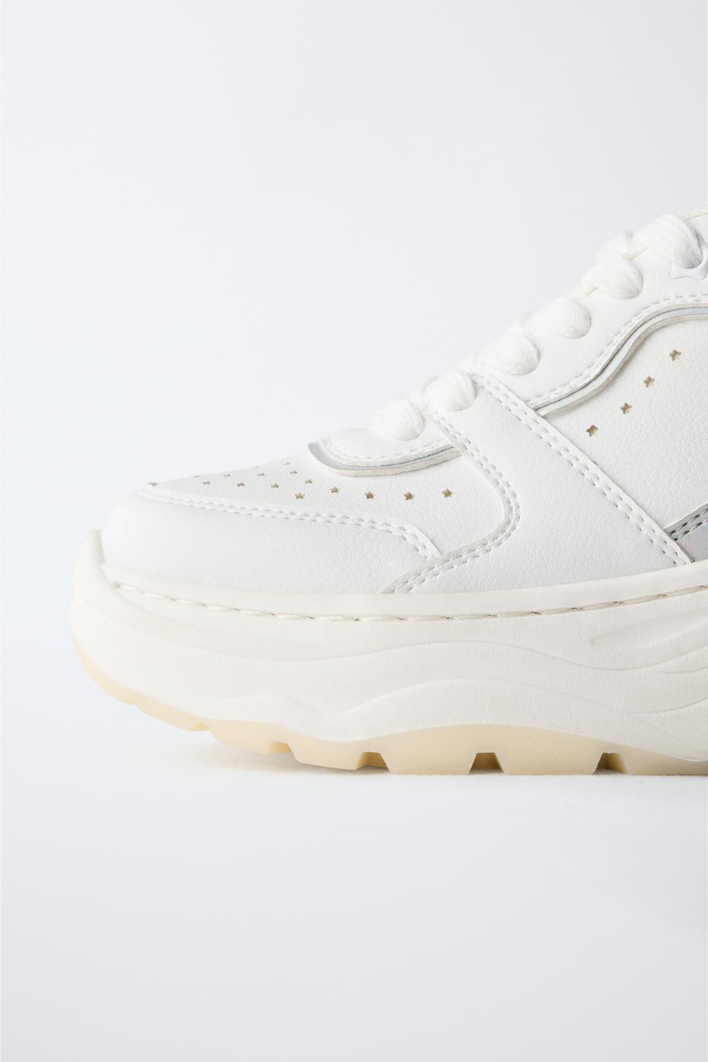 СПОРТИВНЫЕ КРОССОВКИ НА ОБЪЕМНОЙ ПОДОШВЕ