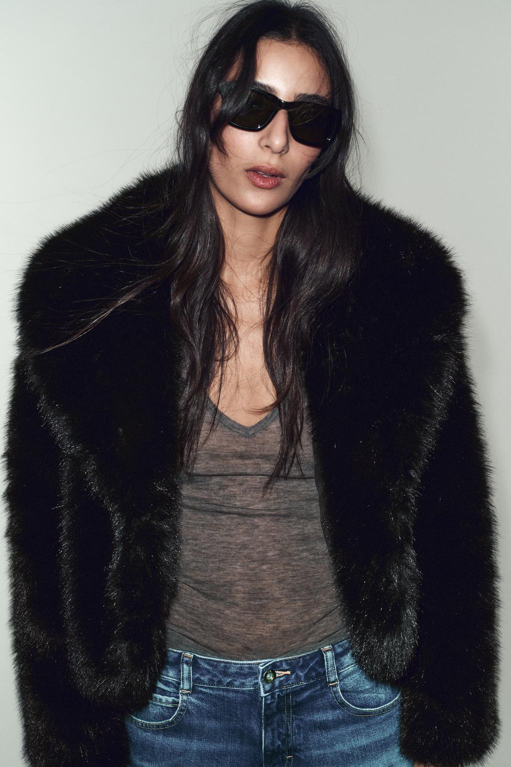 КОРОТКОЕ ПАЛЬТО ИЗ ИСКУССТВЕННОГО МЕХА С ВОРОТНИКОМ С ЛАЦКАНАМИ