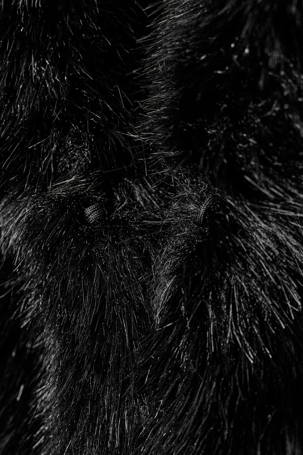 КОРОТКОЕ ПАЛЬТО ИЗ ИСКУССТВЕННОГО МЕХА С ВОРОТНИКОМ С ЛАЦКАНАМИ