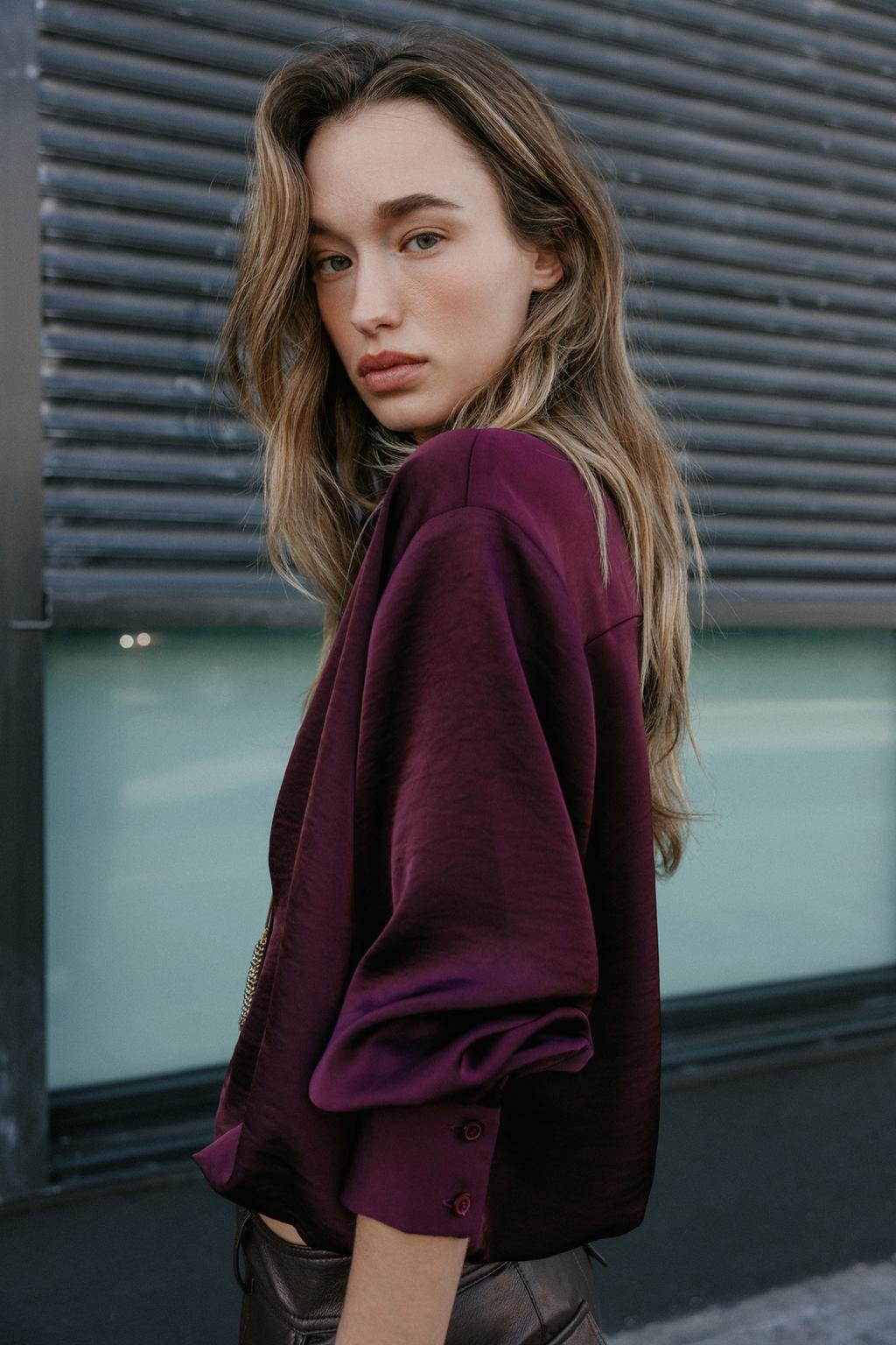 АТЛАСНАЯ РУБАШКА ОБЪЕМНОГО КРОЯ