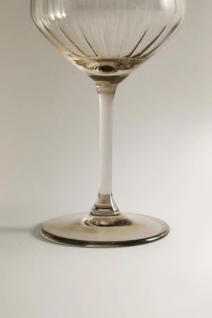 Винный бокал с рельефным узором- Заказать в России