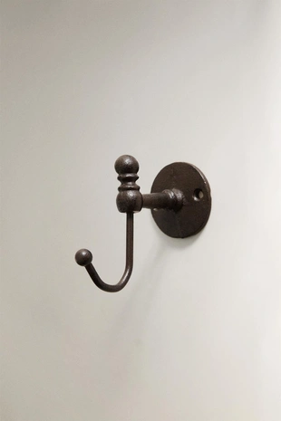 Крючок из чугуна- Заказать в России