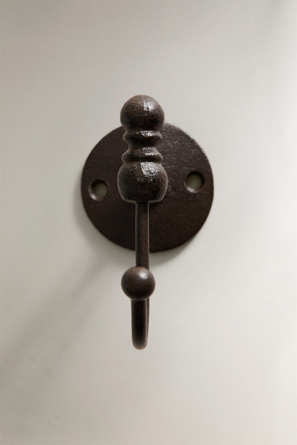 Крючок из чугуна