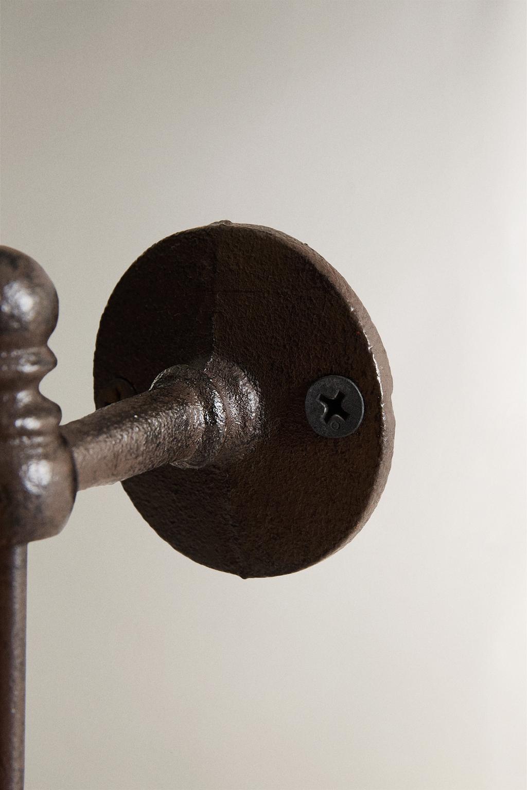 Крючок из чугуна