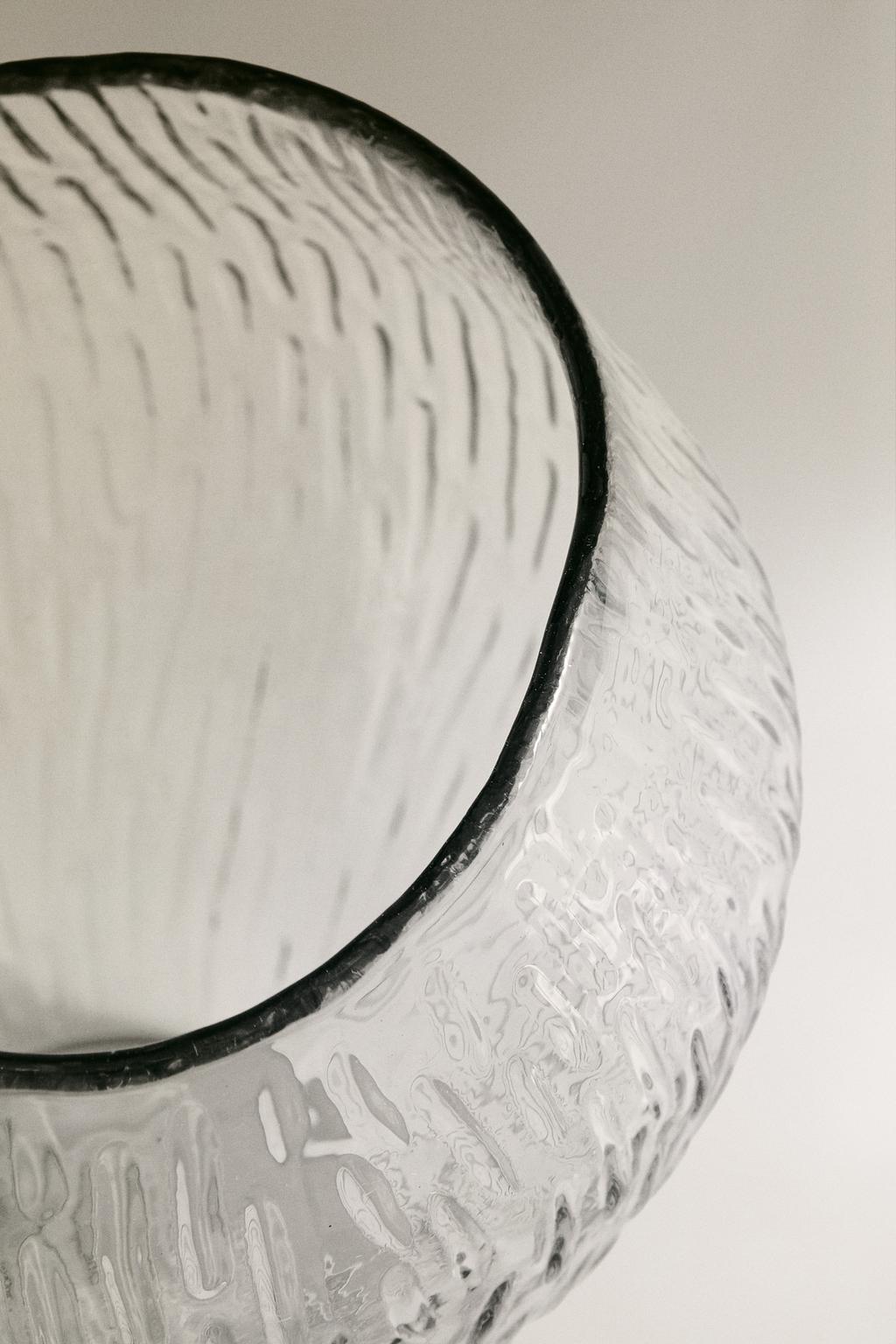 Нестандартная стеклянная ваза