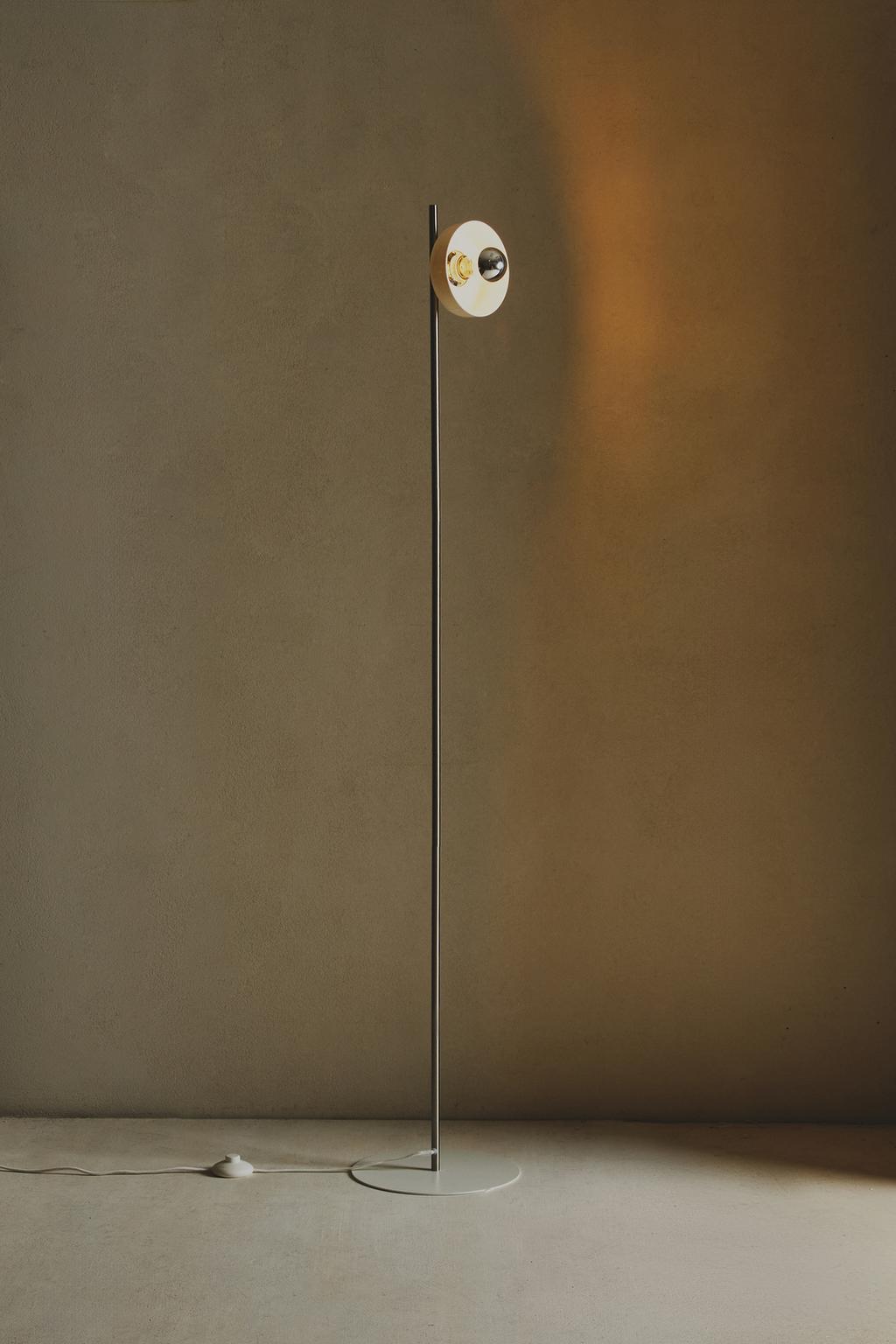 Напольная лампа | металлический прожектор