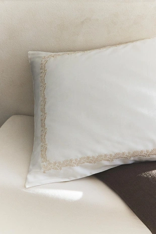 Наволочка из сатина с цветочным краем- Заказать в России