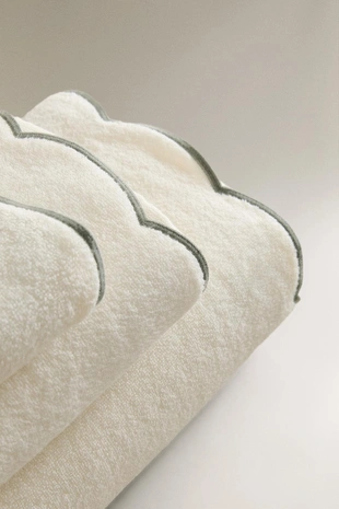 Полотенце для ванны с волнующим краем- Заказать в России