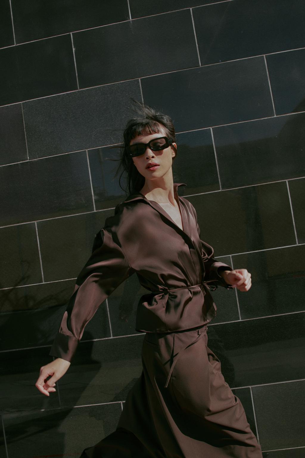 АТЛАСНАЯ БЛУЗКА С ПОЯСОМ