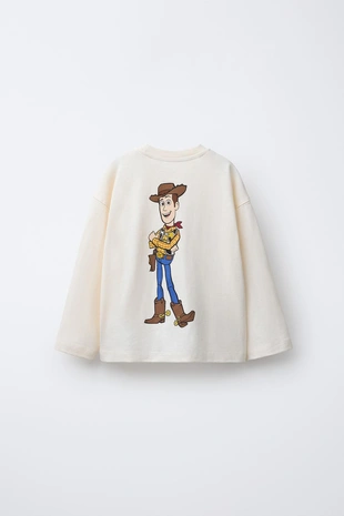 Лонгслив вуди история игрушек © DISNEY PIXAR- Заказать в России