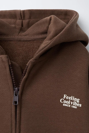 Толстовка на молнии с текстом