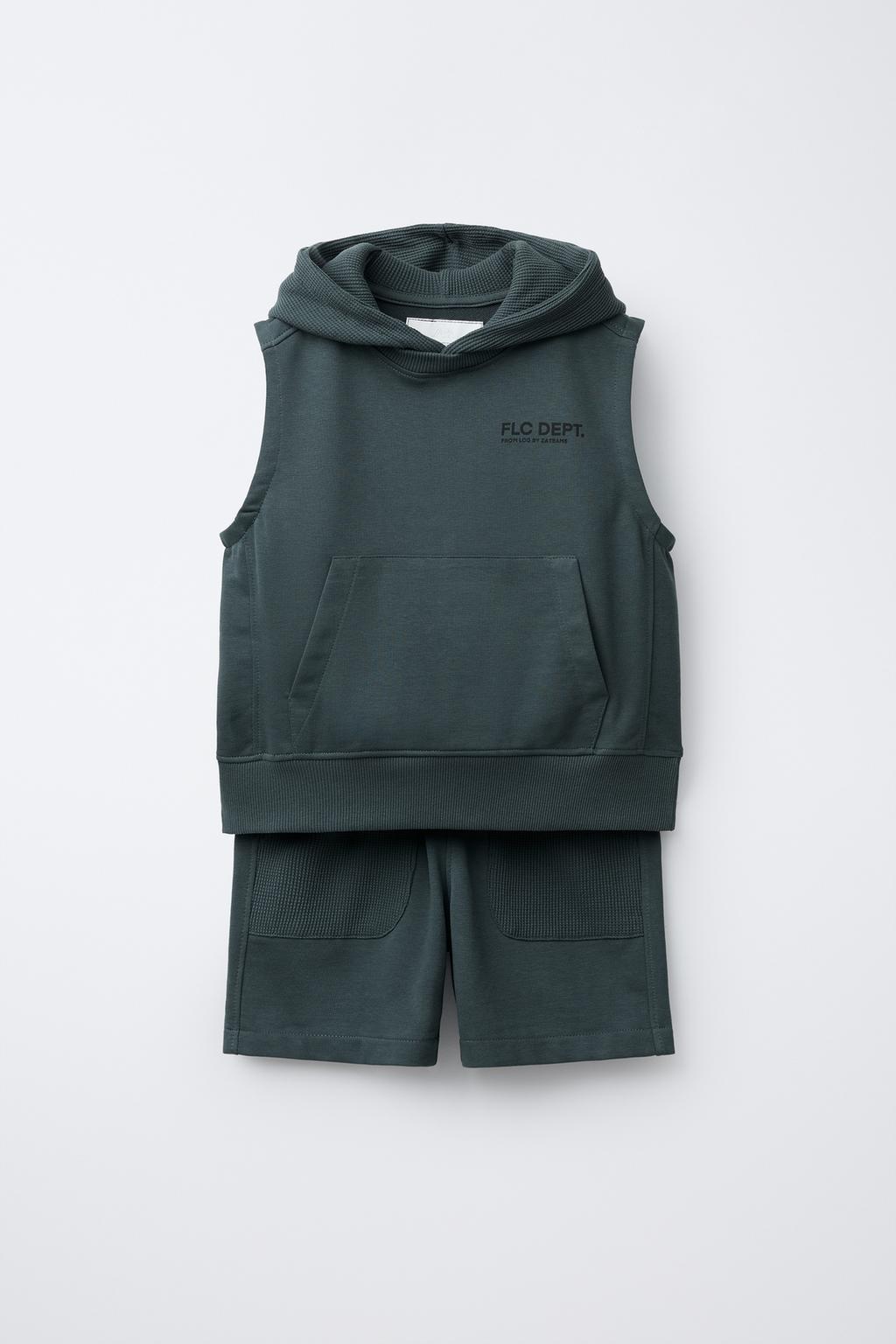 КОМПЛЕКТ ИЗ ЖИЛЕТА И ШОРТ-БЕРМУДОВ ИЗ ТКАНИ ВАФЛЯ С НАДПИСЬЮ