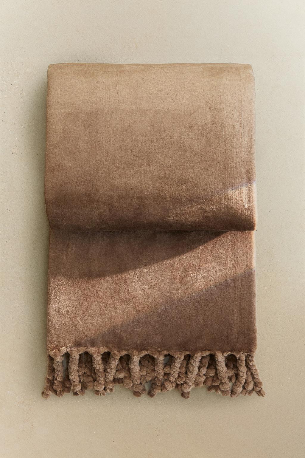 Плед из флиса с бахромой