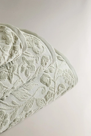 Велюровое хлопковое полотенце с цветочным жаккардовым узором- Заказать в России