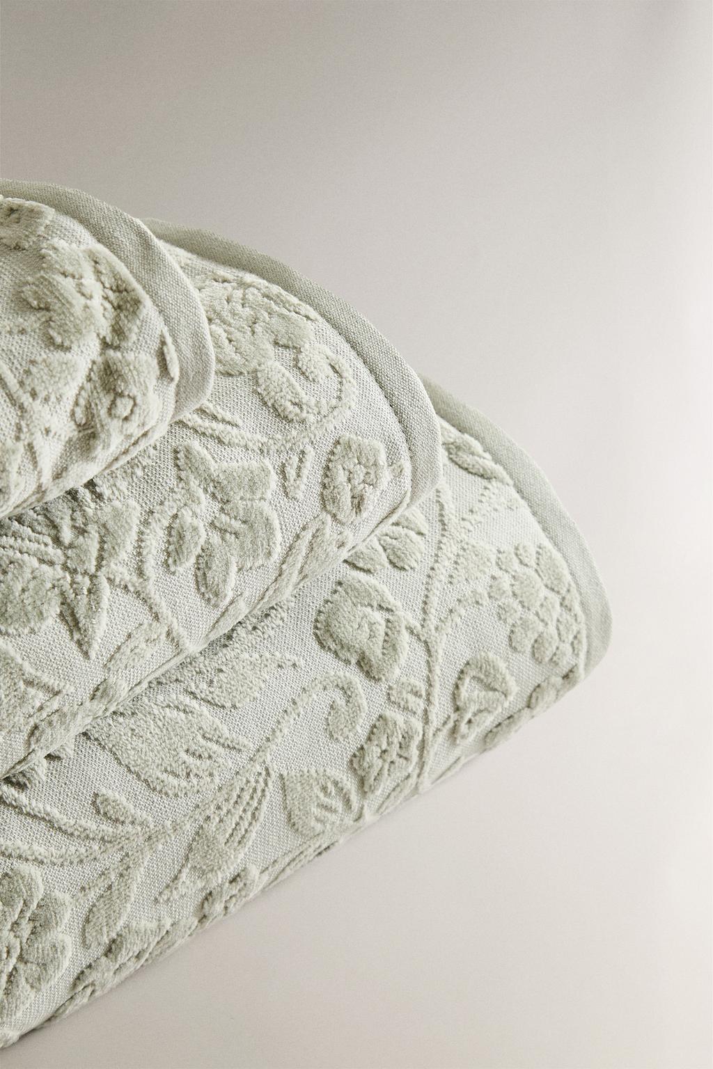 Велюровое хлопковое полотенце с цветочным жаккардовым узором