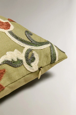 Подушка с вышитой обложкой- Заказать в России