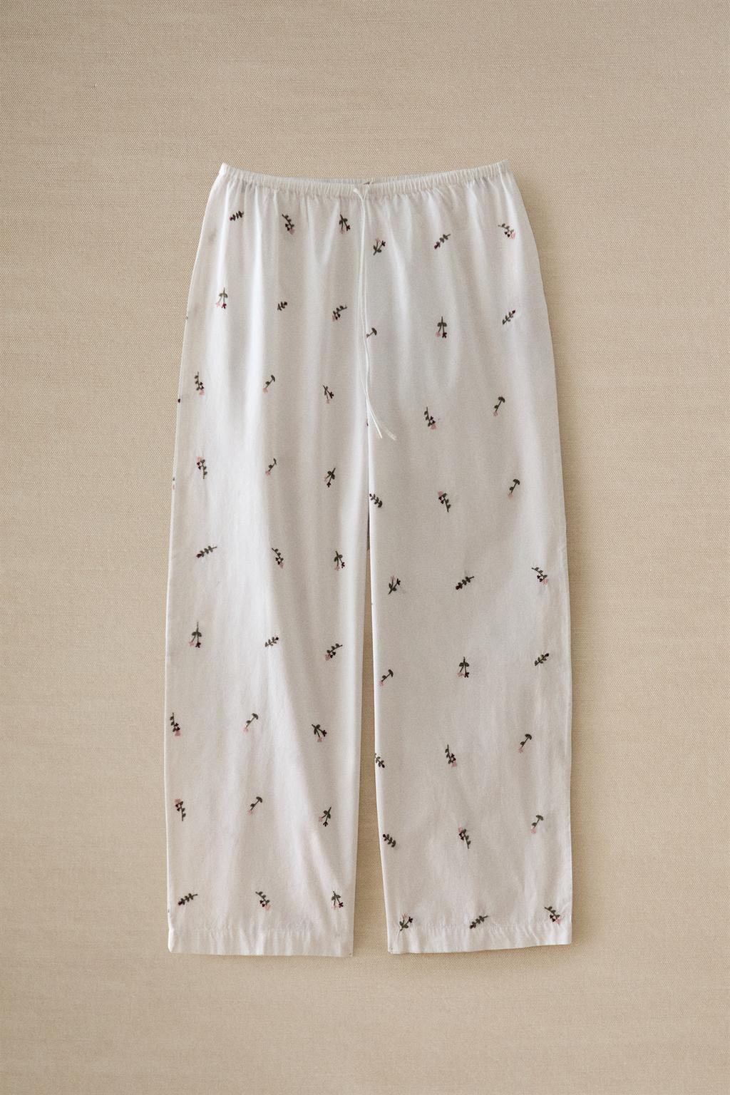 Брюки с цветочной вышивкой