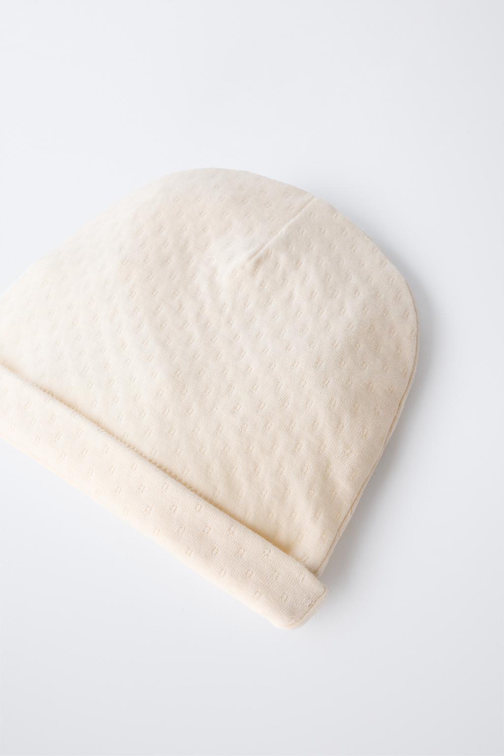 КОМПЛЕКТ ИЗ ШАПКИ И НАГРУДНИКА РЕЛЬЕФНОЙ ВЯЗКИ