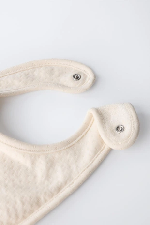 Комплект из шапки и нагрудника рельефной вязки- Заказать в России