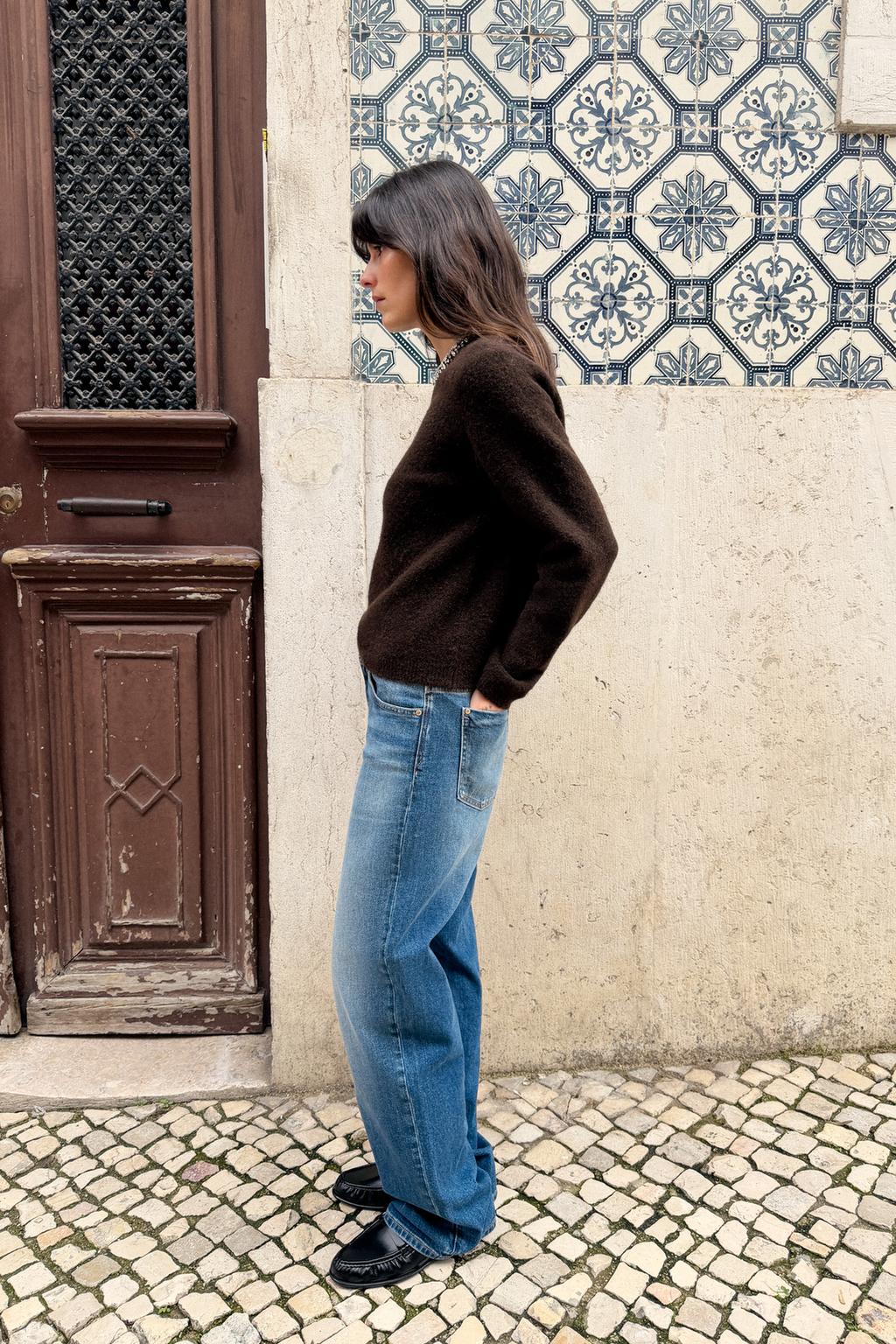 ДЖЕМПЕР ИЗ ТРИКОТАЖА СО СТРАЗАМИ НА ВОРОТНИКЕ