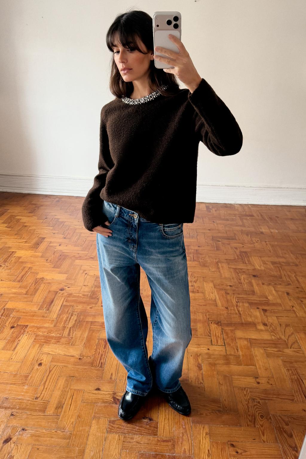 ДЖЕМПЕР ИЗ ТРИКОТАЖА СО СТРАЗАМИ НА ВОРОТНИКЕ