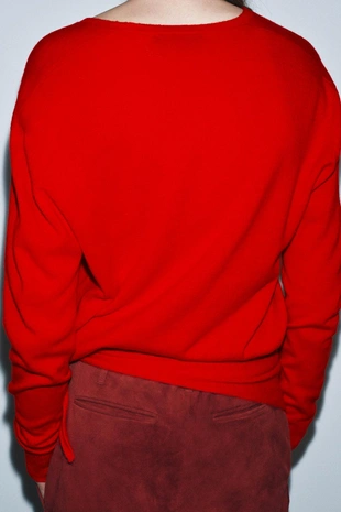 Свитер из 100% экстрамягкой шерсти с V-образным вырезом- Заказать в России