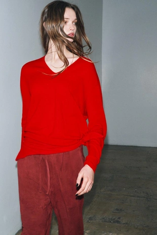 Свитер из 100% экстрамягкой шерсти с V-образным вырезом- Заказать в России