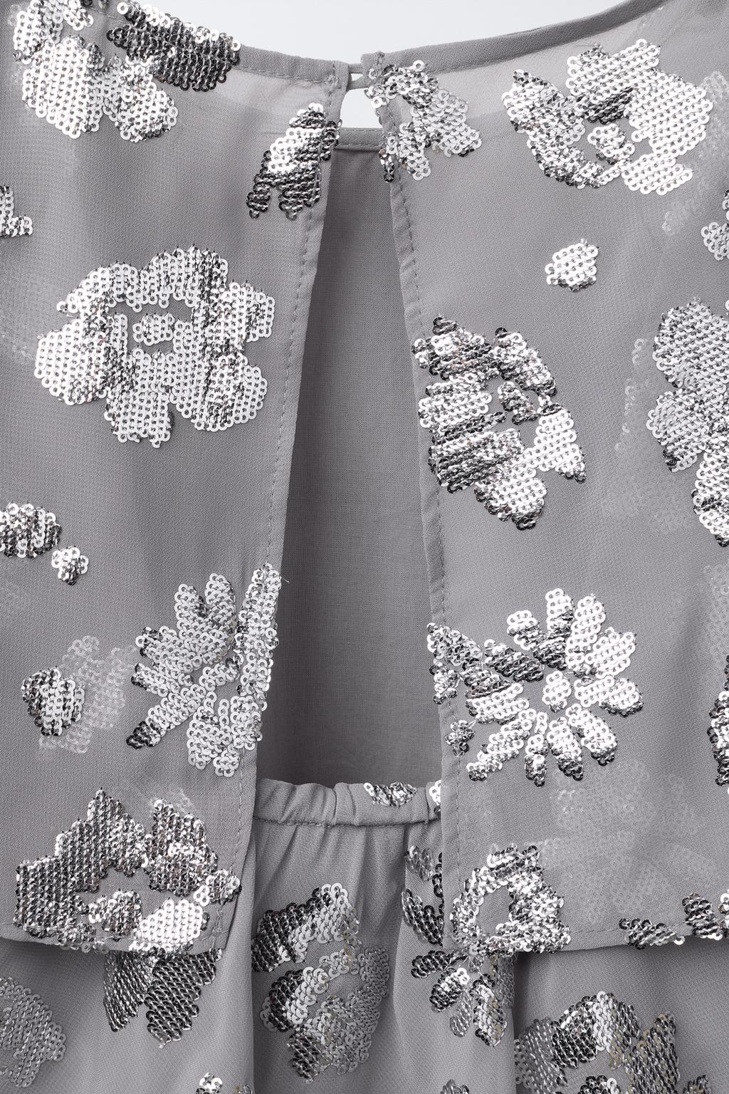 ПЛАТЬЕ С ВОЛАНАМИ И ПАЙЕТКАМИ В ВИДЕ ЦВЕТОВ