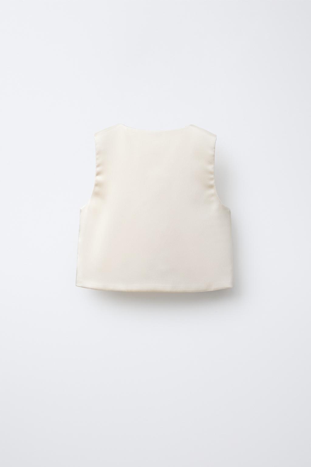 АТЛАСНЫЙ ЖИЛЕТ С ДЕКОРАТИВНЫМИ ПУГОВИЦАМИ