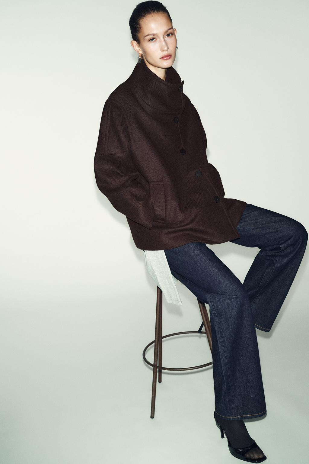 КОРОТКОЕ ПАЛЬТО ИЗ СМЕСОВОЙ ШЕРСТИ С ВОРОТНИКОМ СТОЙКОЙ