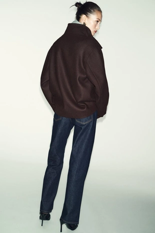 Короткое пальто из смесовой шерсти с воротником стойкой- Заказать в России