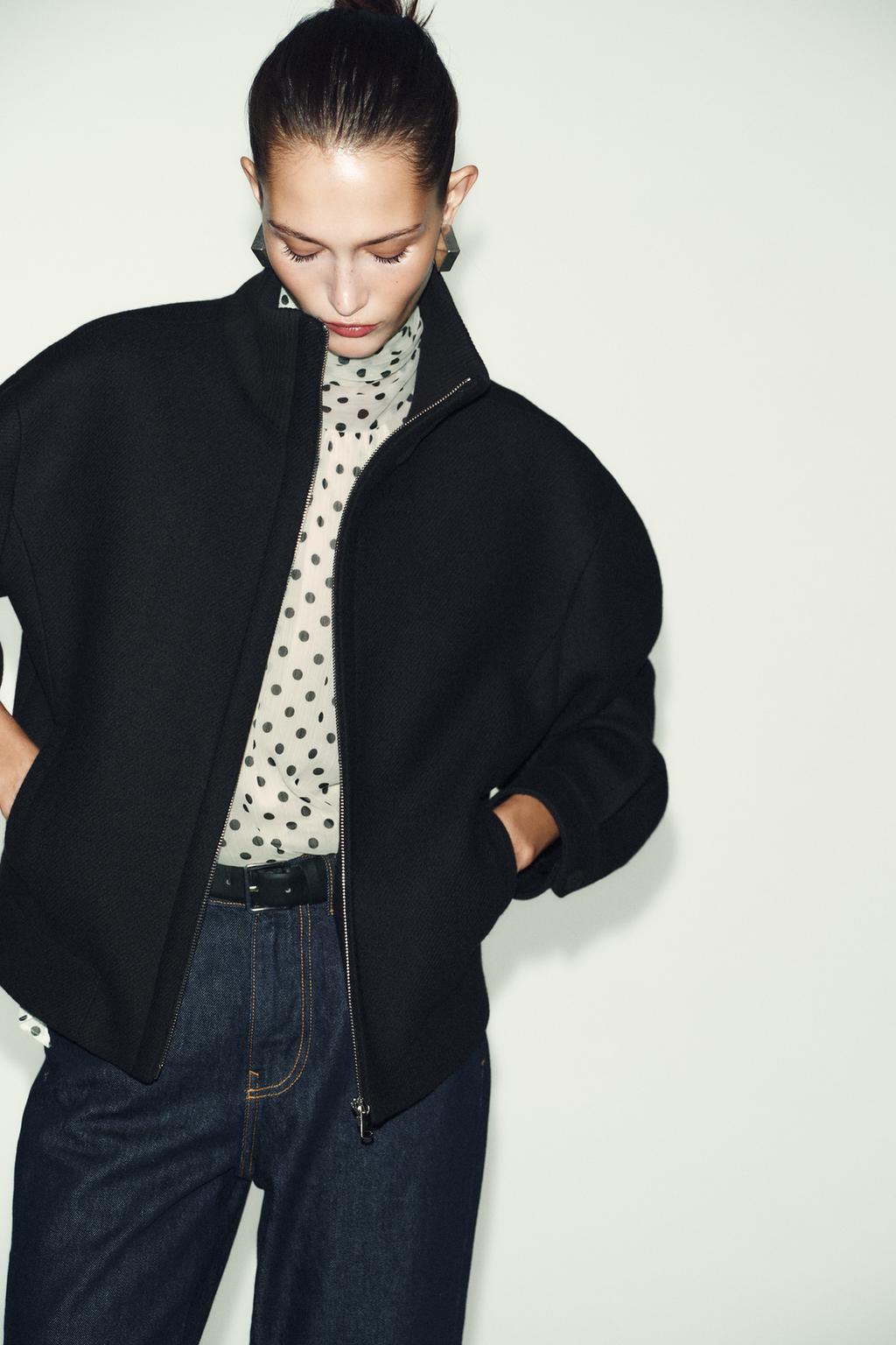 КОРОТКОЕ ПАЛЬТО ИЗ СМЕСОВОЙ ШЕРСТИ С ВОРОТНИКОМ-СТОЙКОЙ