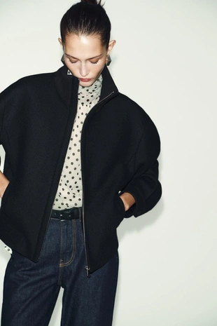 Короткое пальто из смесовой шерсти с воротником-стойкой- Заказать в России