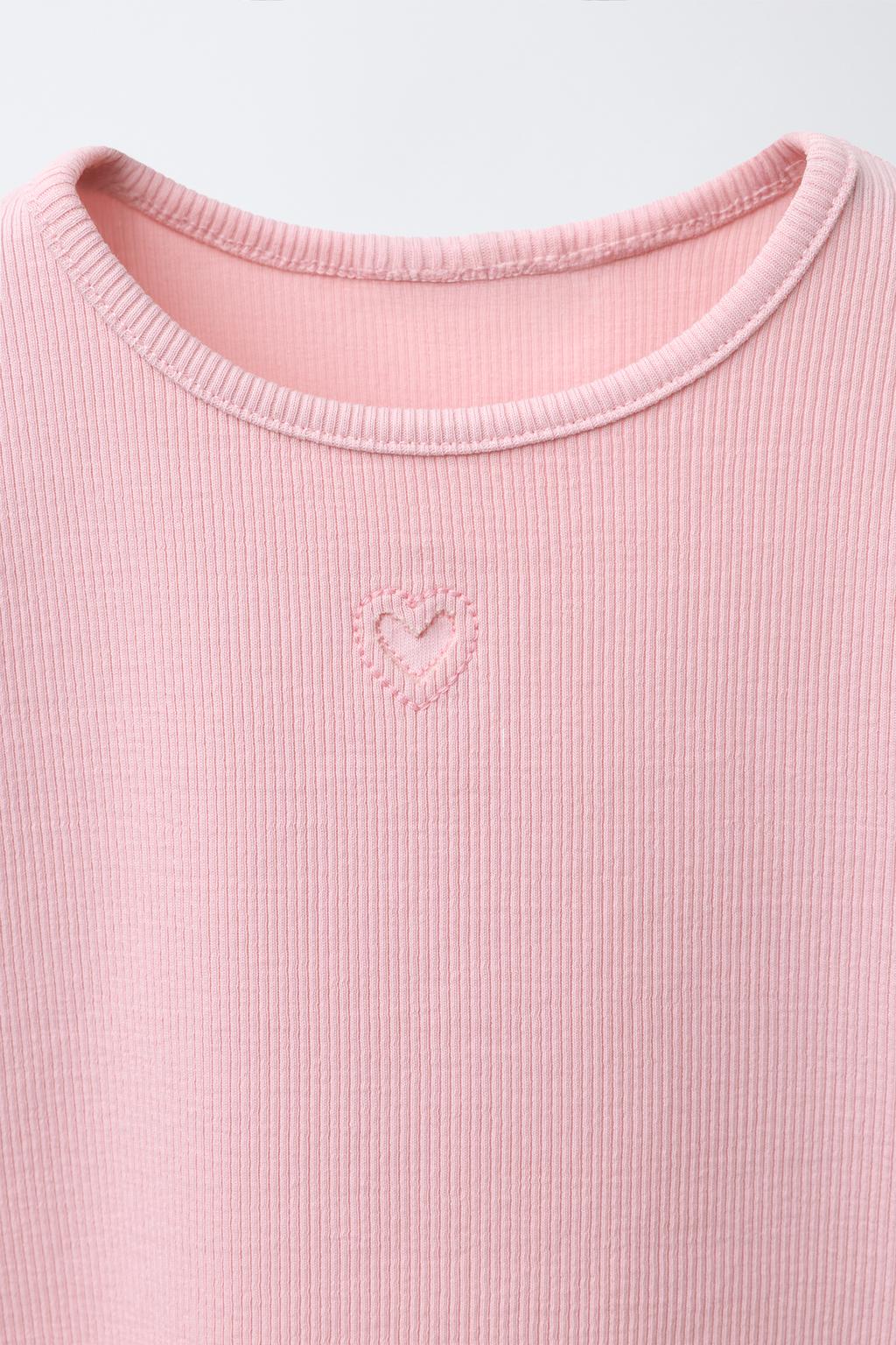 ФУТБОЛКА В РУБЧИК С ВЫРЕЗОМ «СЕРДЦЕ»