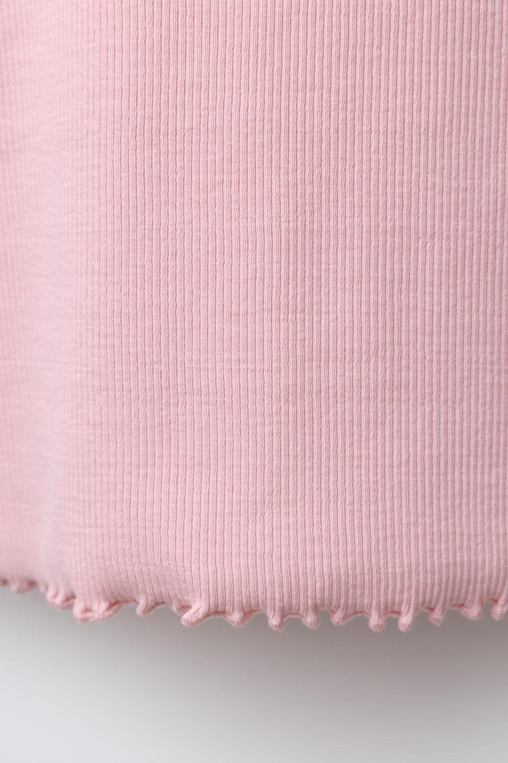 ФУТБОЛКА В РУБЧИК С ВЫРЕЗОМ «СЕРДЦЕ»