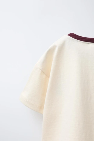 Футболка в стиле преппи с вышивкой «медведь»