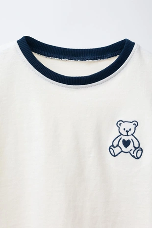 Футболка в стиле преппи с вышивкой «медведь»