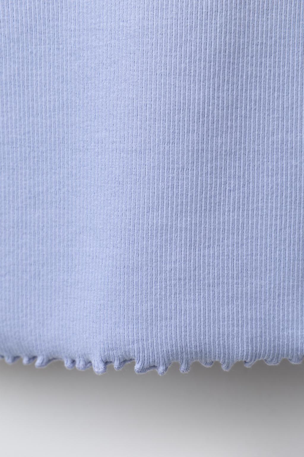 ФУТБОЛКА В РУБЧИК С ВЫРЕЗОМ «СЕРДЦЕ»