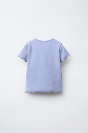 Футболка в рубчик с вырезом «сердце»