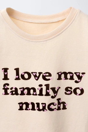 Футболка с рельефной надписью