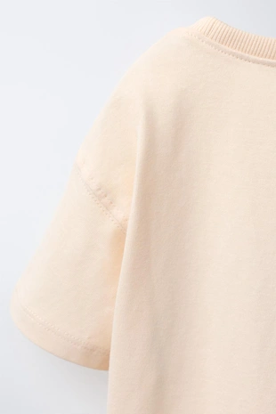 Футболка с рельефной надписью