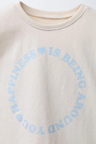 Футболка с текстовым принтом и блёстками