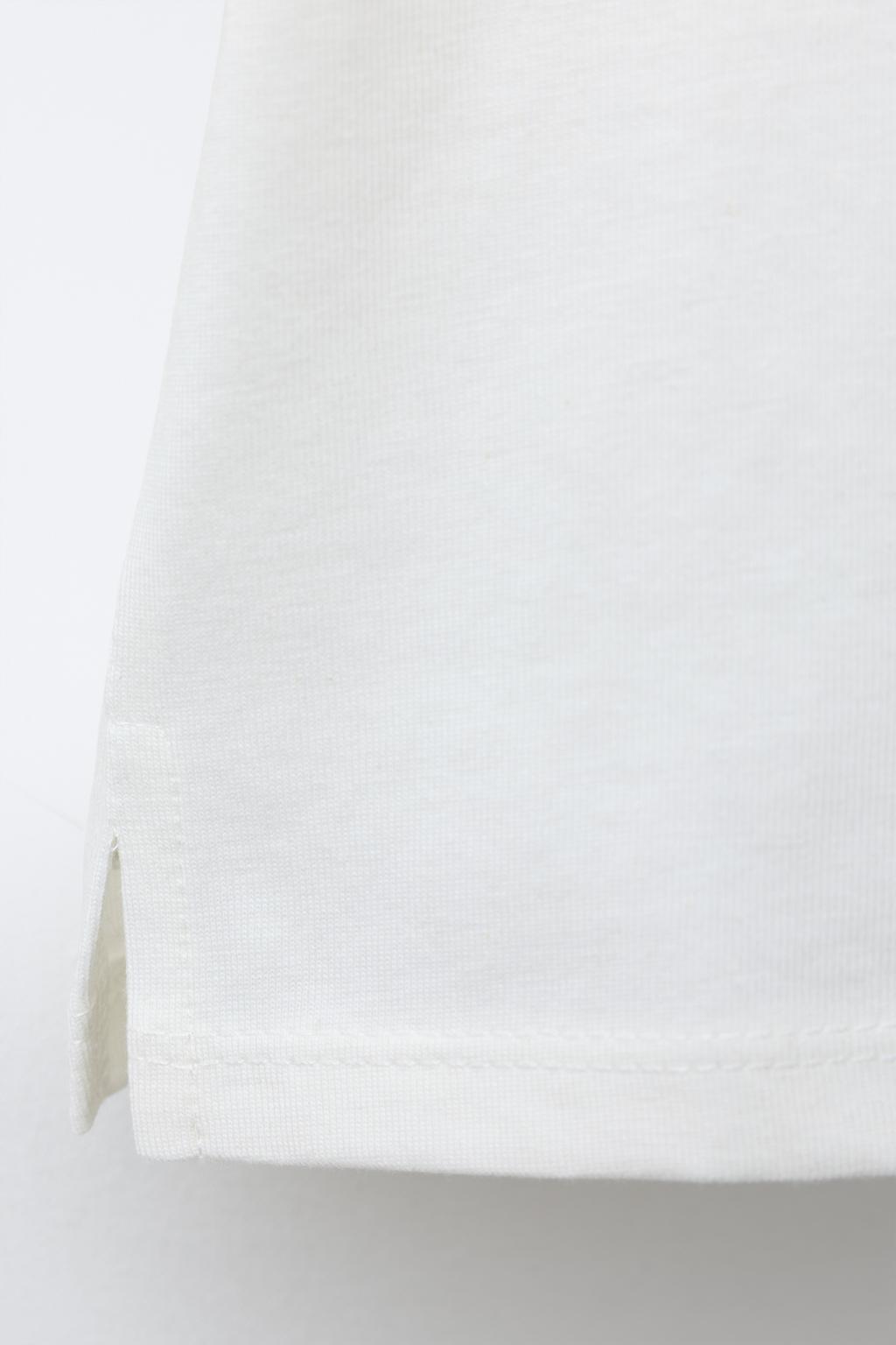 ФУТБОЛКА С РЕЛЬЕФНЫМ ПРИНТОМ