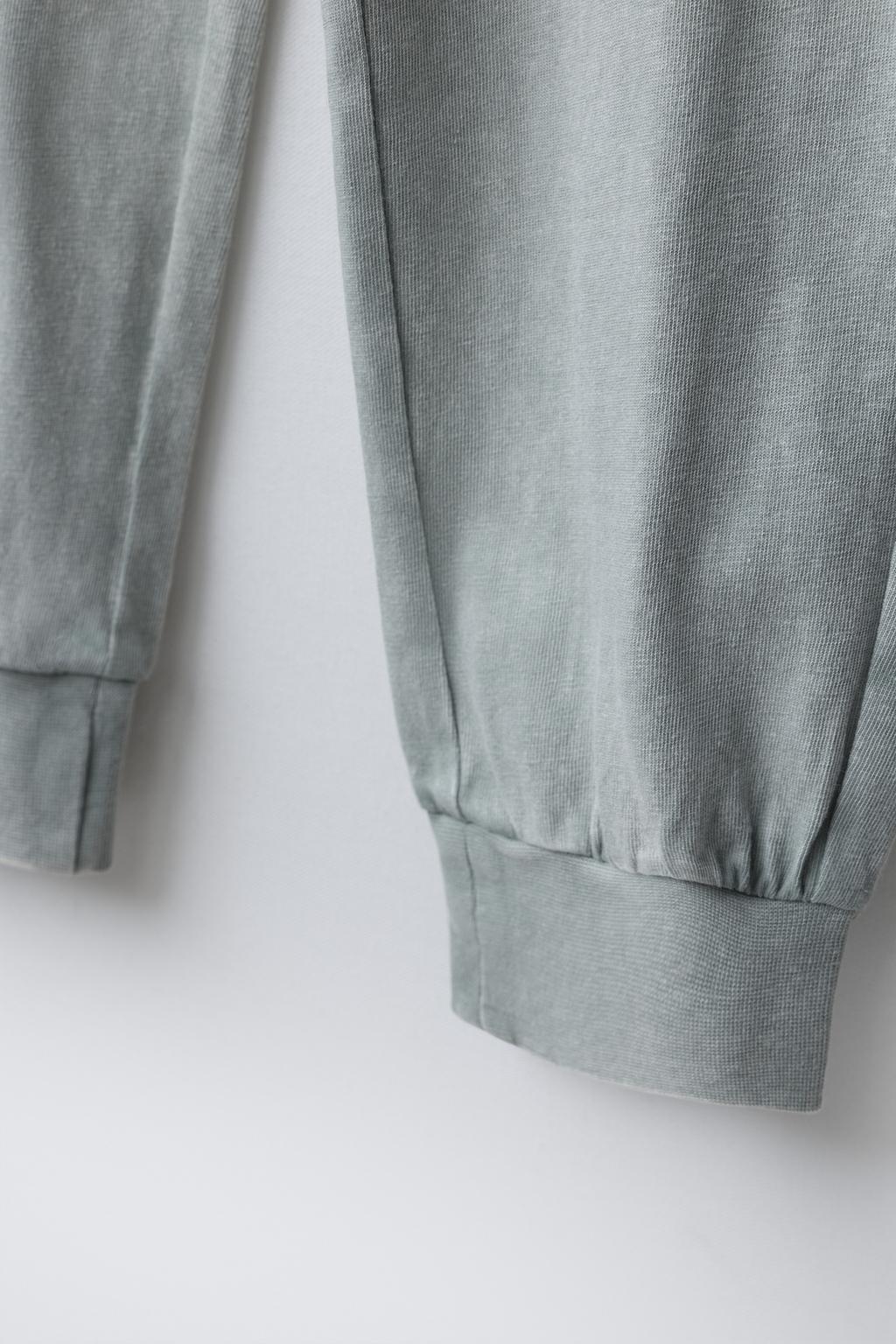 6-14 ЛЕТ/ПИЖАМА С ЭФФЕКТОМ СТИРАНОЙ ТКАНИ И ВЫШИВКОЙ