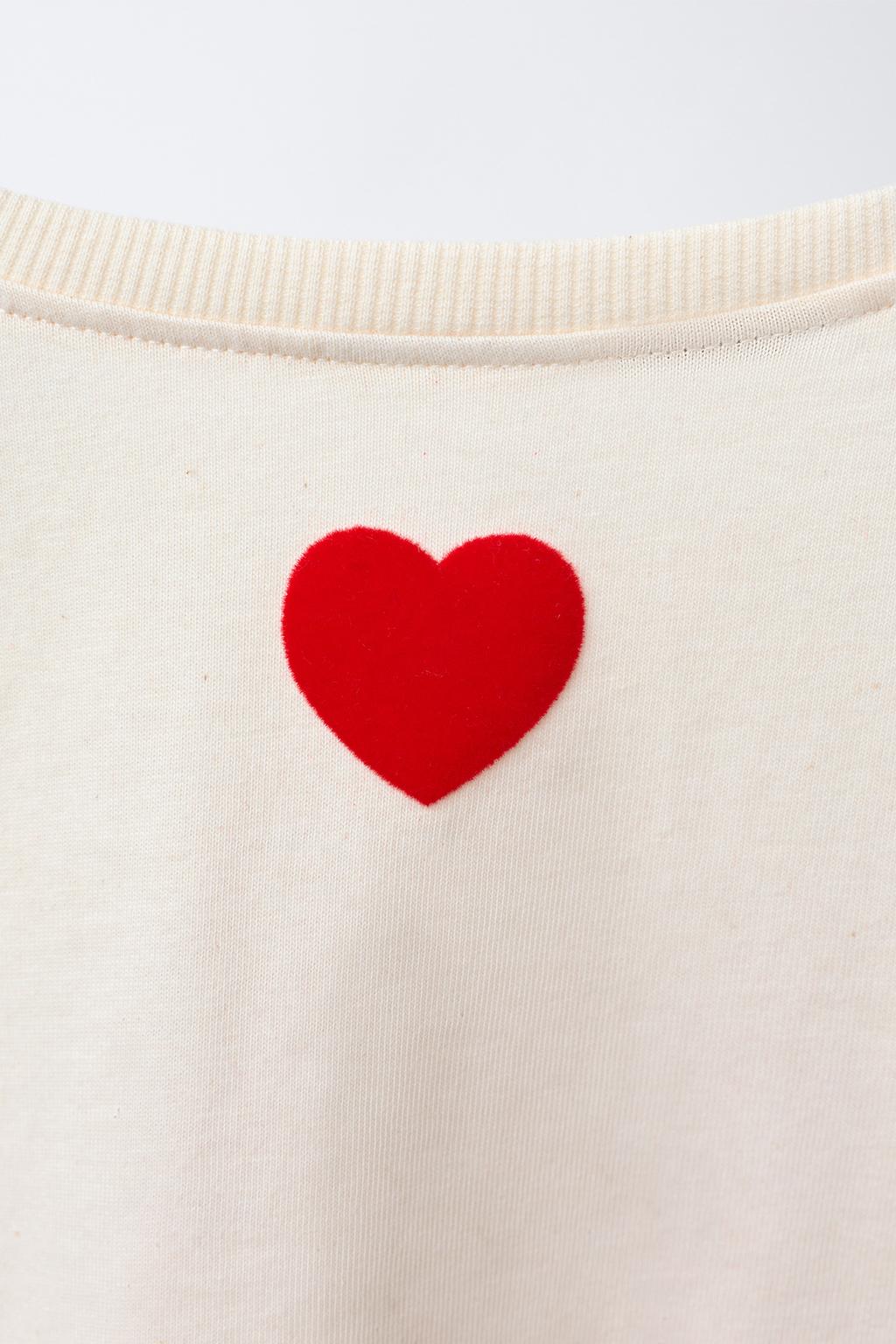 ФУТБОЛКА С СЕРДЦЕМ С РЕЛЬЕФНЫМ ПРИНТОМ MICKEY И MINNIE MOUSE © DISNEY