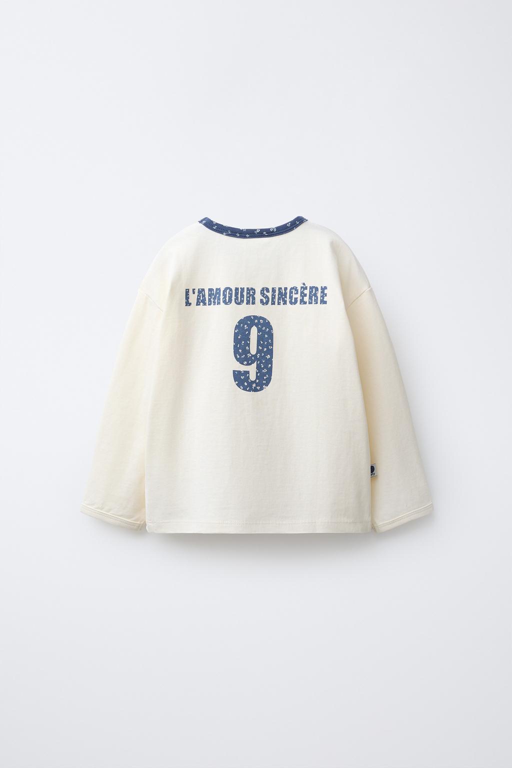 ФУТБОЛКА С ТЕКСТОВЫМ И ЦВЕТОЧНЫМ ПРИНТОМ