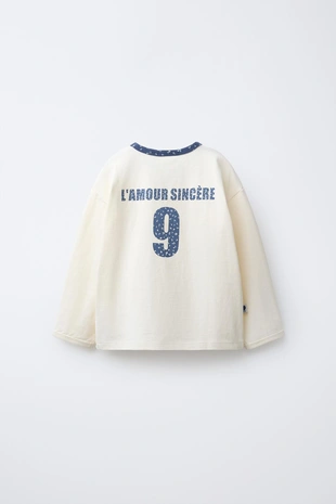 Футболка с текстовым и цветочным принтом