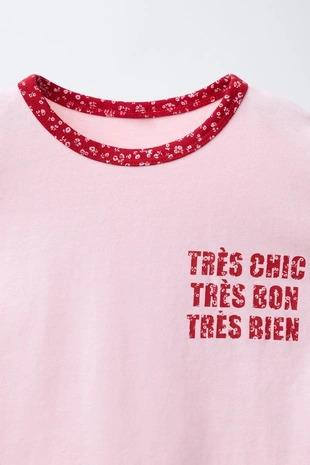 Футболка с текстовым и цветочным принтом